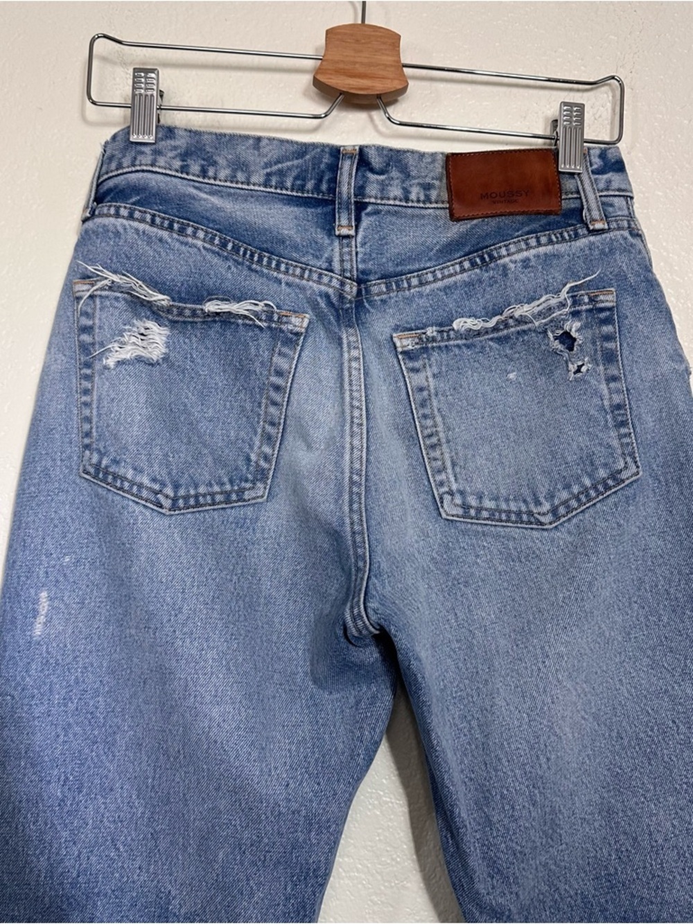 Moussy Vintage Odessa Distressed Wide Straight Leg in Blue Size 26 - Picture 10 of 11